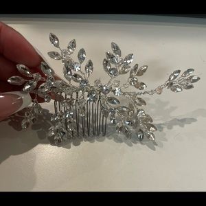 Silver jeweled dazzling headpiece